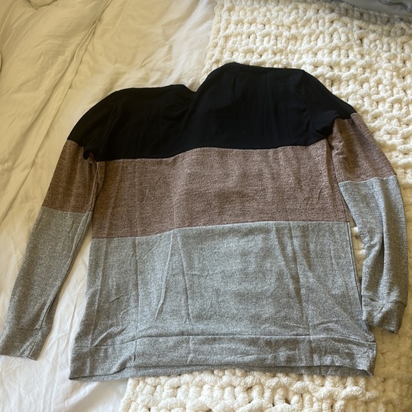 Womens tri color sweater - Picture 3 of 3